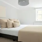 2 Bed Apartment In Clapham