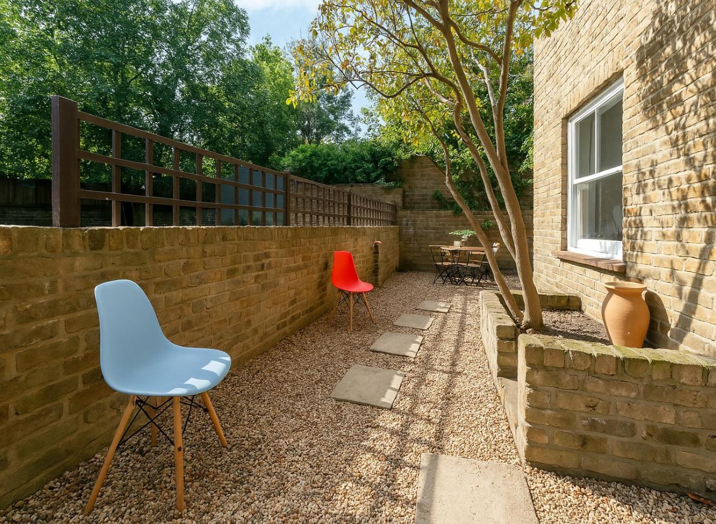 2 Bed In Clapham Apartment *
