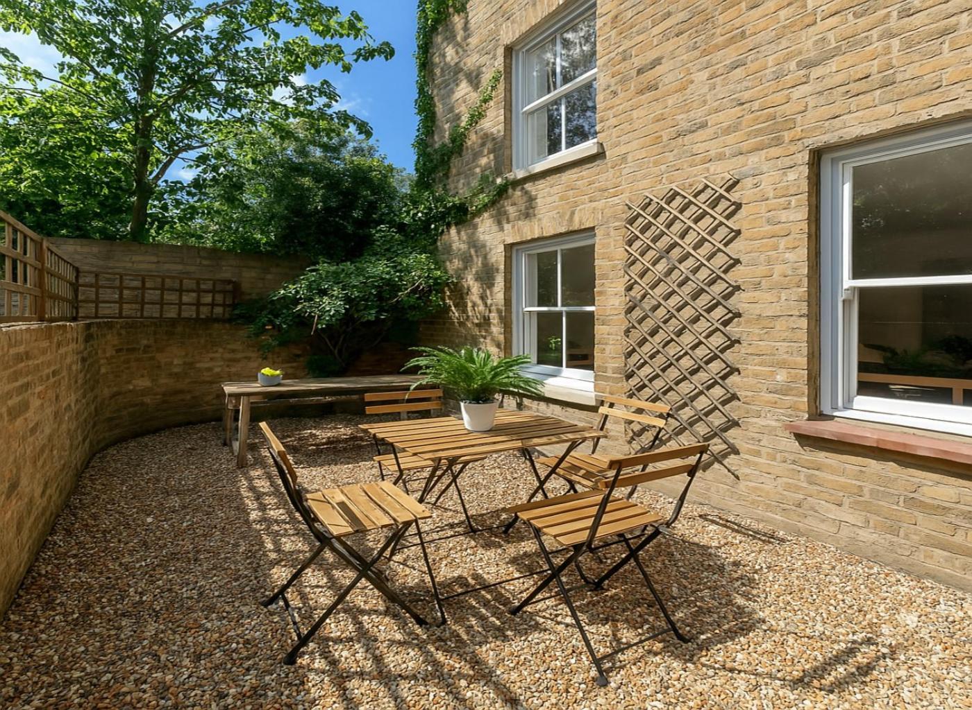 2 Bed In Clapham Apartment London
